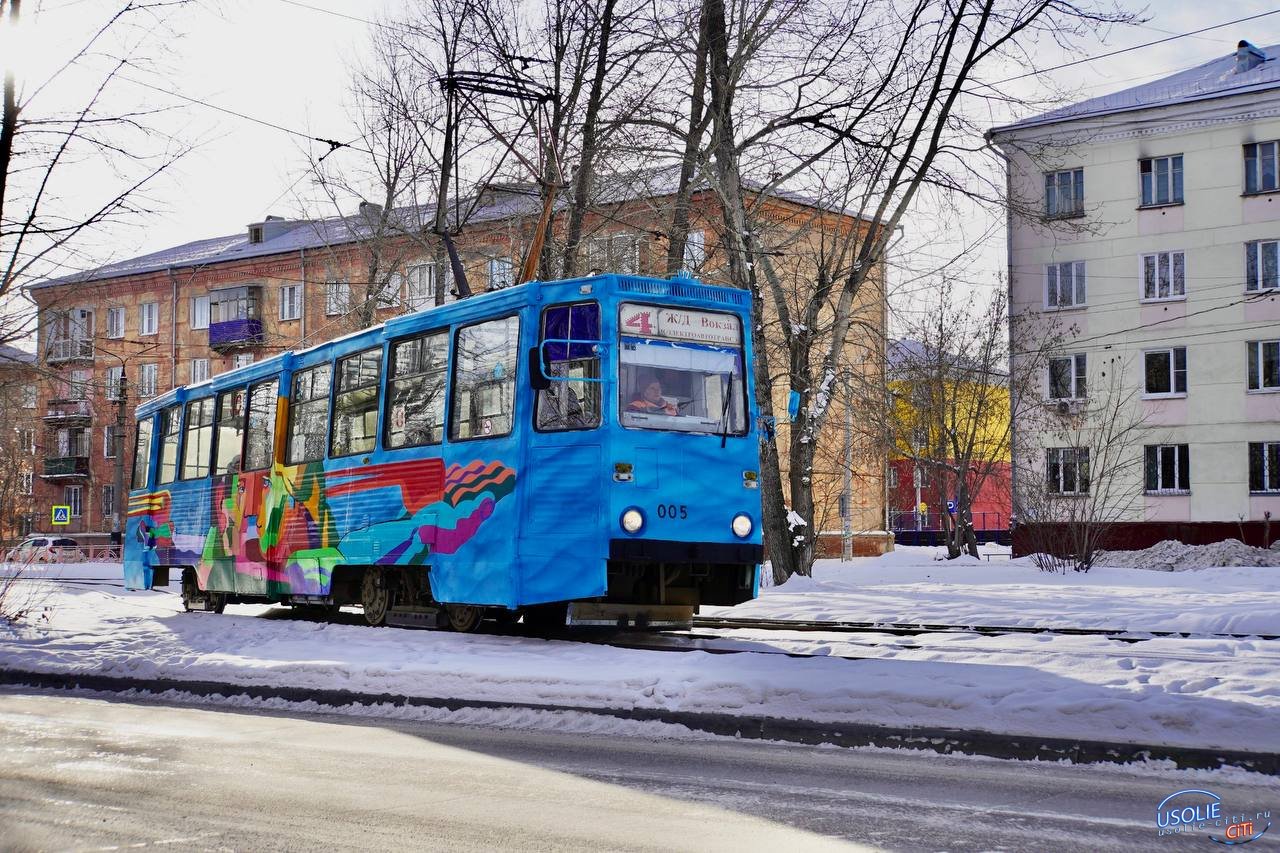 В Усолье-Сибирском появился расписанный трамвай