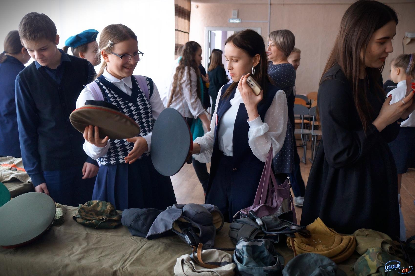 Усольские школьники посетили передвижной музей Центра ВПВ