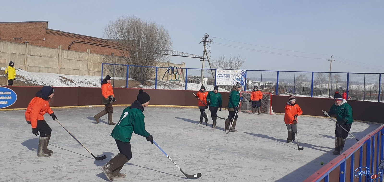 Состоялись усольские  соревнования по хоккею на валенках среди подростков