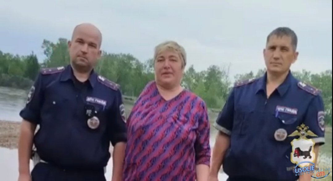 В Усольском районе сборщица дикоросов поблагодарила полицейских за спасение