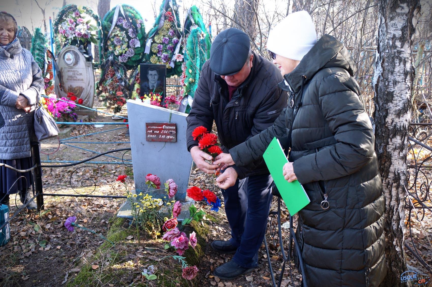 Общественники в Усольском районе встретились на кладбище