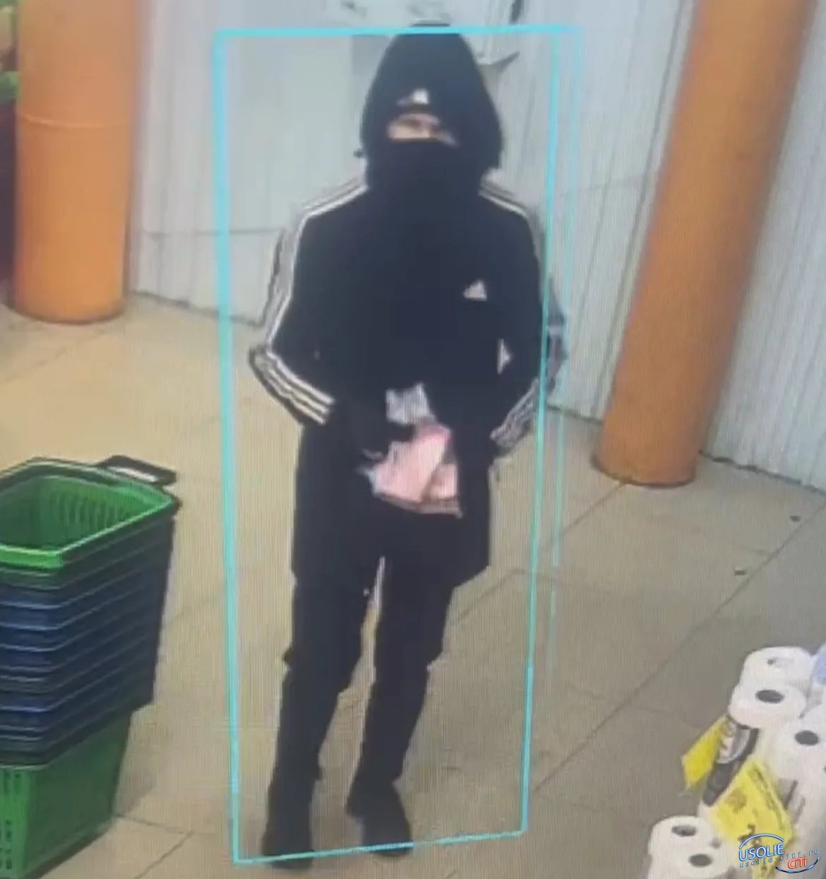 Полицейские Усолья разыскивают подозреваемых в краже денег с банковской карты