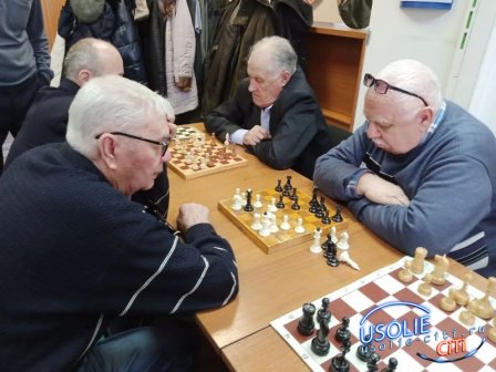 Дружно и по - спортивному отметили свой профессиональный праздник усольские ветераны МВД