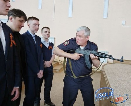 В Усолье-Сибирском полицейские и общественники приняли участие в акции «Правовой десант»