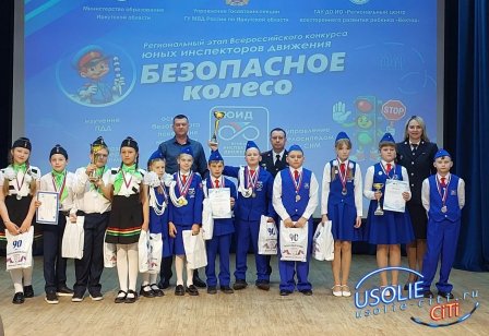 Команда Большееланской школы.  Вновь первые!