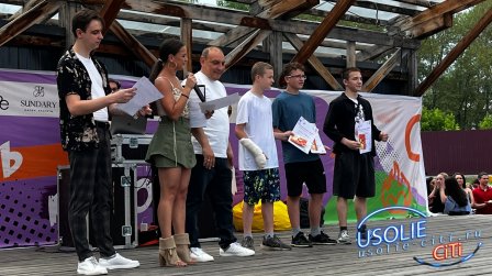 В Усолье в День молодежи отметили юных активистов