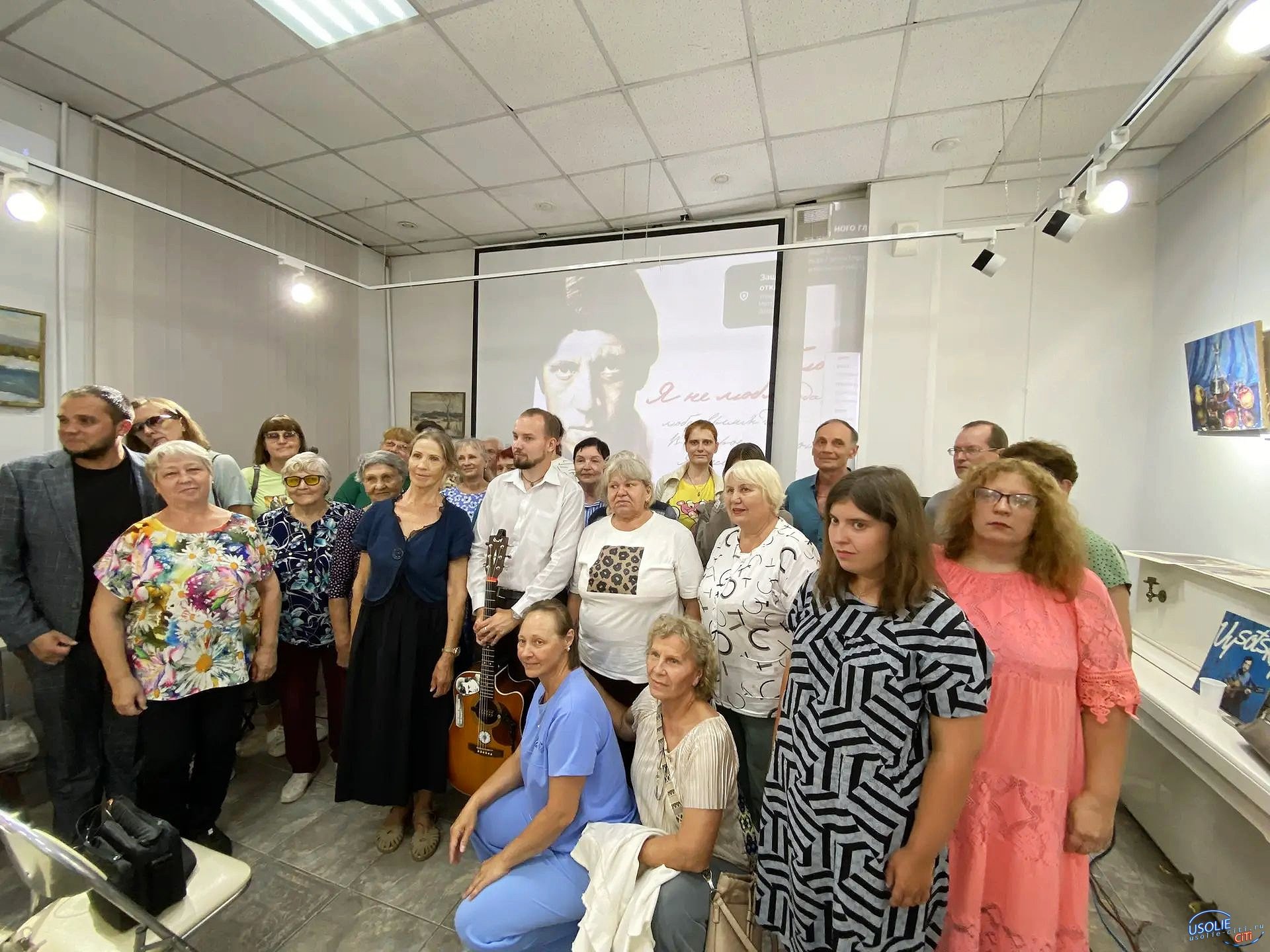В Усолье-Сибирском вспомнили Владимира Высоцкого на музыкально-поэтической встрече «Я куплет допою»