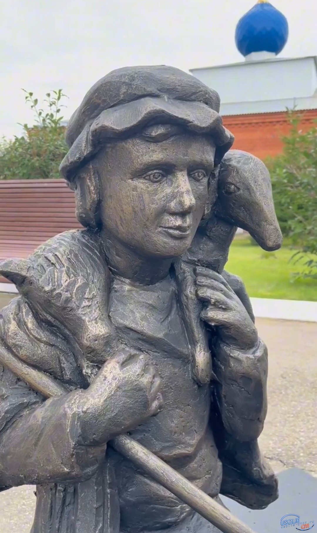 Новая скульптура украсила территорию Спасо-Преображенского храма в Усолье в празднование Преображения Господне