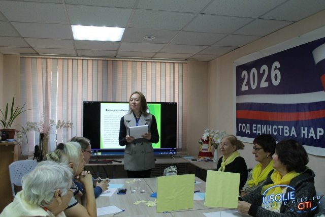 В Усолье в нешуточном сражении сошлись две команды – серебряные волонтеры и участницы клубов программы «Активное долголетие»