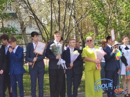 Новый учебный год: в школе №16 Усолья-Сибирского дан старт добрым традициям