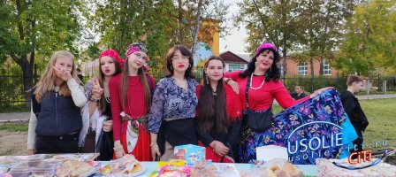 Золотая осень на школьном дворе: ярмарка в усольской школе №13