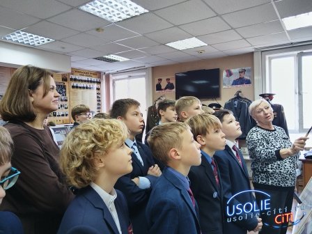 Ветераны МВД Усолья-Сибирского провели экскурсию для школьников