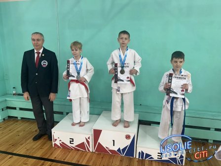 Усольские каратисты завоевали три «золота» и одно «серебро» на первенстве Иркутской области